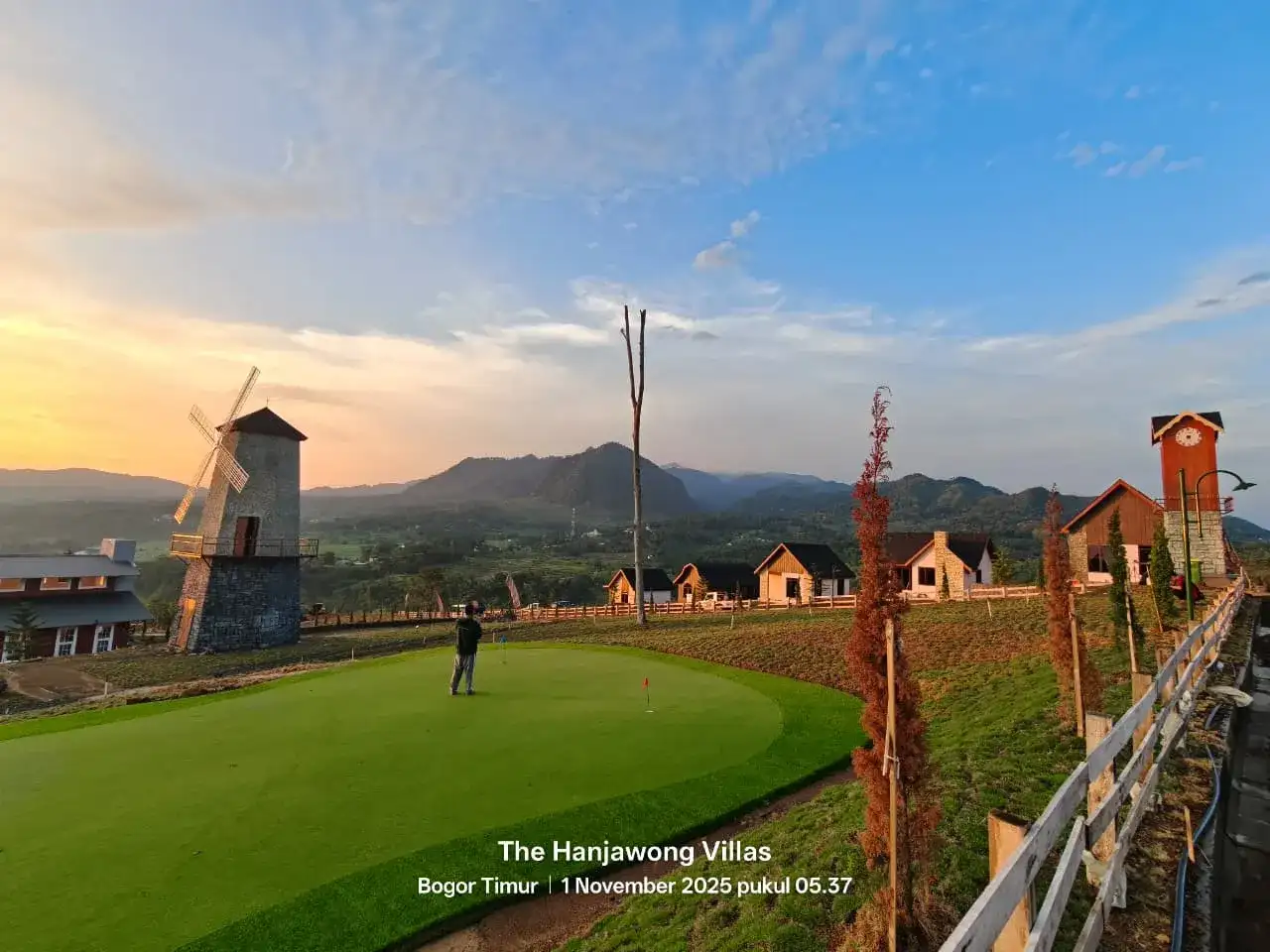 Pemandangan dari atas bukit Hanjawong